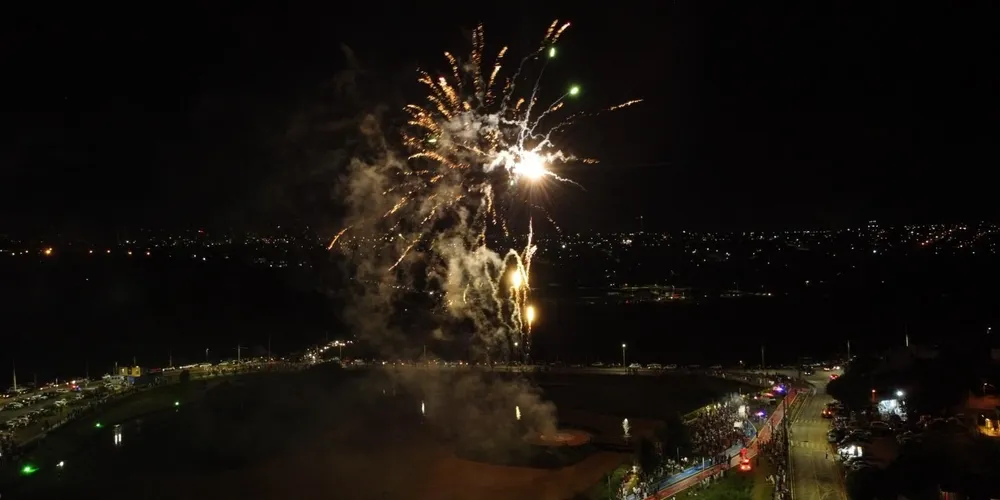 Após a virada do ano, às 00h05, a banda Vox Turek encerra a programação