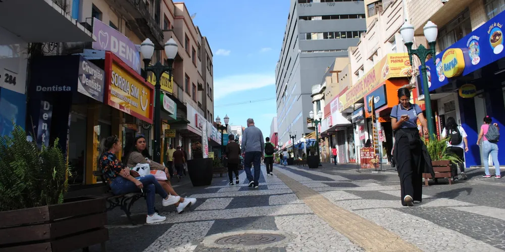 Contratações de vendedores também aumentam neste fim de ano