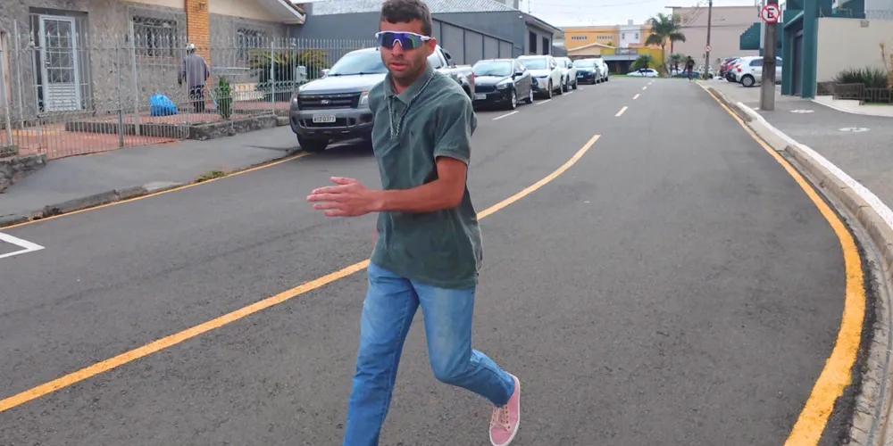 Moisés Rodrigues, de 29 anos, corredor de costas de Ponta Grossa