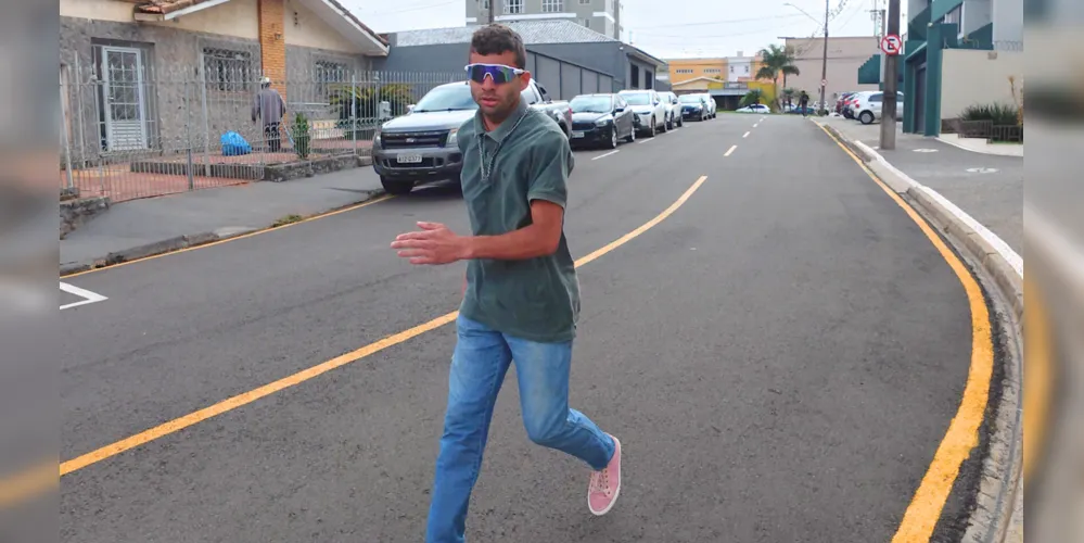 Moisés Rodrigues, de 29 anos, corredor de costas de Ponta Grossa