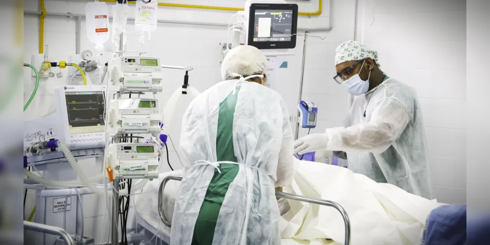 Menino está recebendo atendimento médico após o acidente