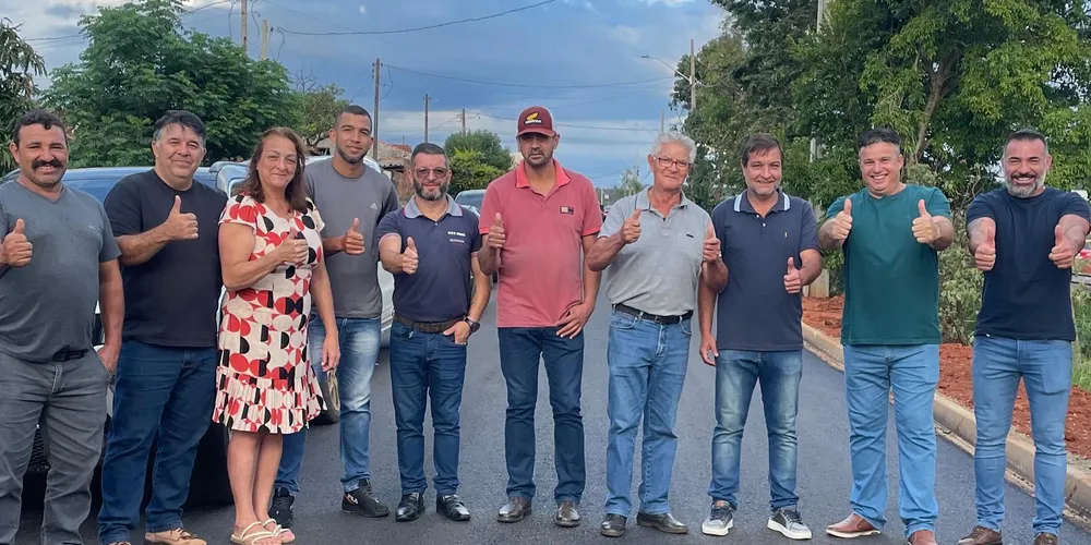 Prefeito, vice-prefeito e vereadores estiveram acompanhando o início das obras