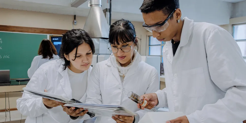 Educação profissional escolas estaduais reabrem matrículas para cursos técnicos no Paraná