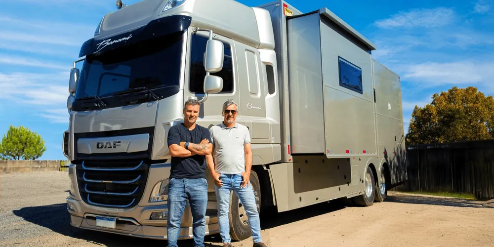 O motorhome tem capacidade para até seis pessoas