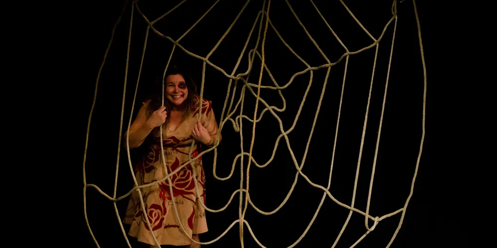 A peça é inspirada na história de diversas mulheres vítimas de violência