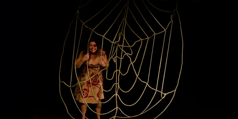 A peça é inspirada na história de diversas mulheres vítimas de violência