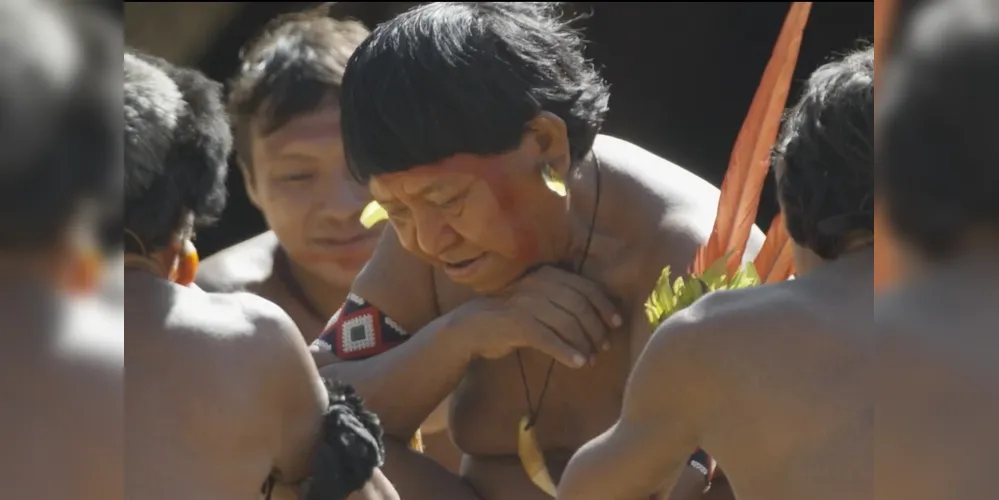 Davi Kopenawa, líder Yanomami, no documentário A Queda do Céu