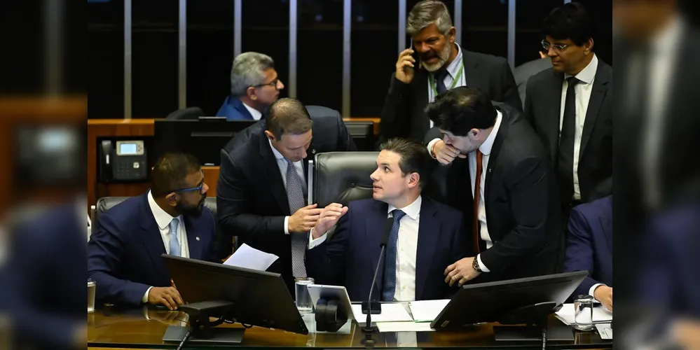 Foram 370 votos a favor contra 110 e 3 abstenções