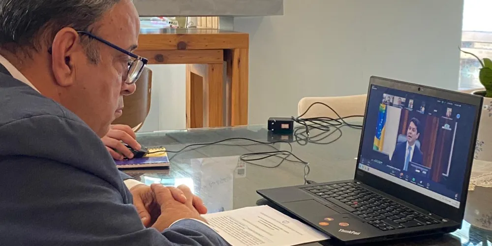 Deputado Hussein Bakri durante assembleia