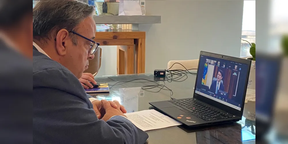 Deputado Hussein Bakri durante assembleia