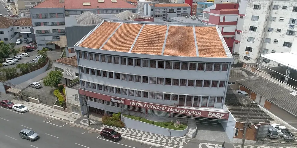 Sede do Colégio Sagrada Família no Centro de Ponta Grossa