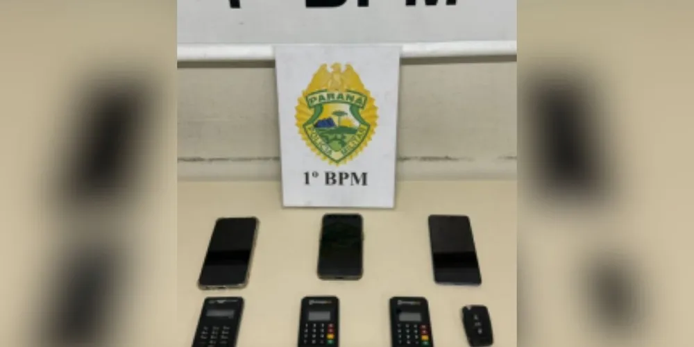 Homem foi encaminhado à delegacia, com o veículo e os materiais apreendidos