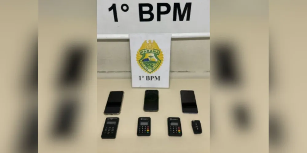 Homem foi encaminhado à delegacia, com o veículo e os materiais apreendidos