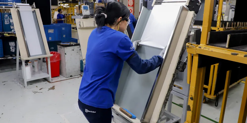 Paraná começa dezembro com recorde de 27,1 mil vagas nas Agências do Trabalhador