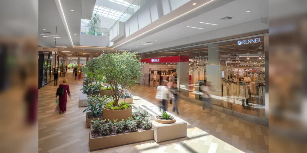 Plaza Campos Gerais tem um design contemporâneo, com corredores largos e amplo paisagismo