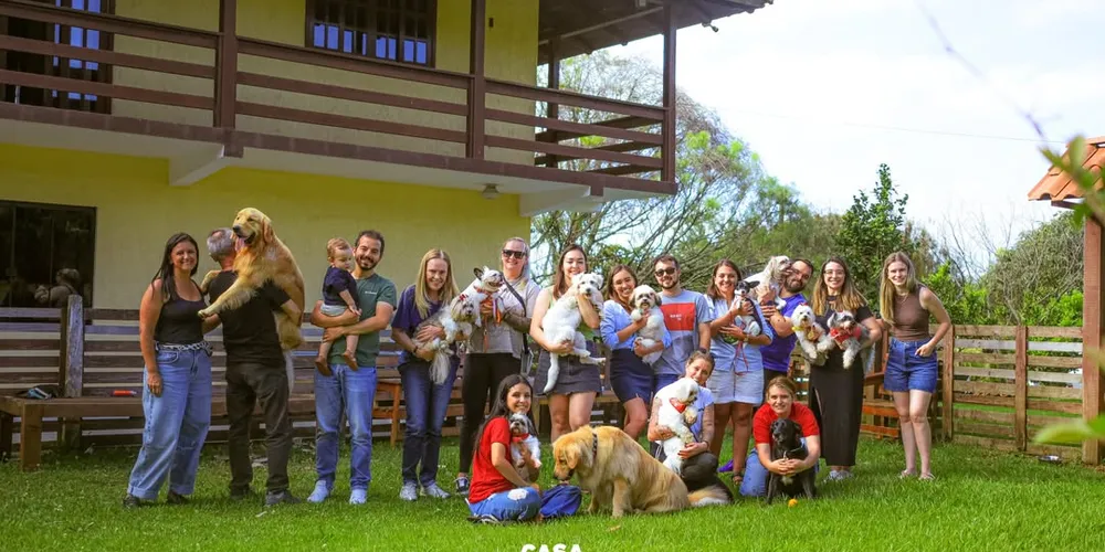 A Casa Pet é um espaço que funciona como hotel e creche para cães, com proposta de hospedagem familiar