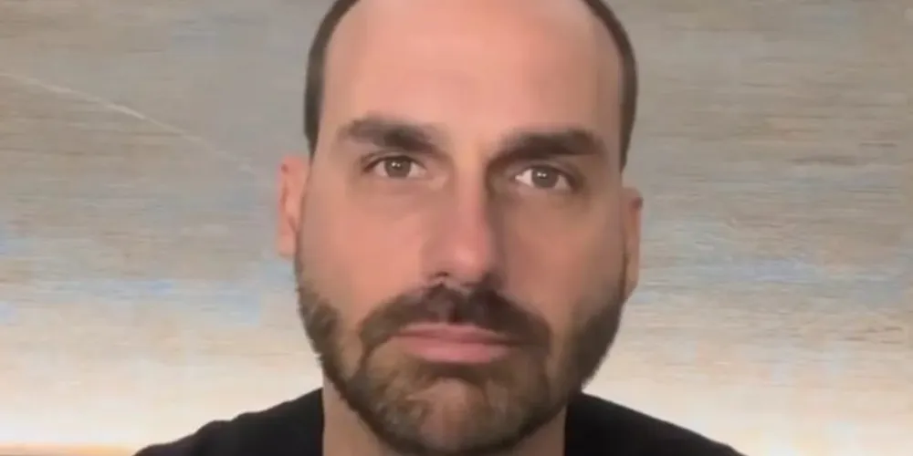 O deputado federal afirmou que o irmão mais velho “representa exatamente tudo que Bolsonaro representa”