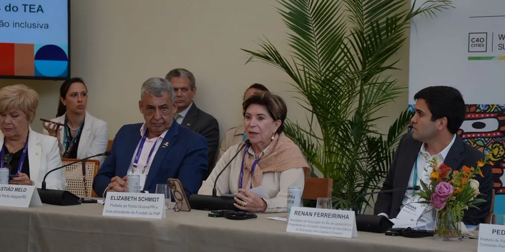 A prefeita Elizabeth Schmidt discursou sobre os compromissos de Ponta Grossa com ações clímaticas
