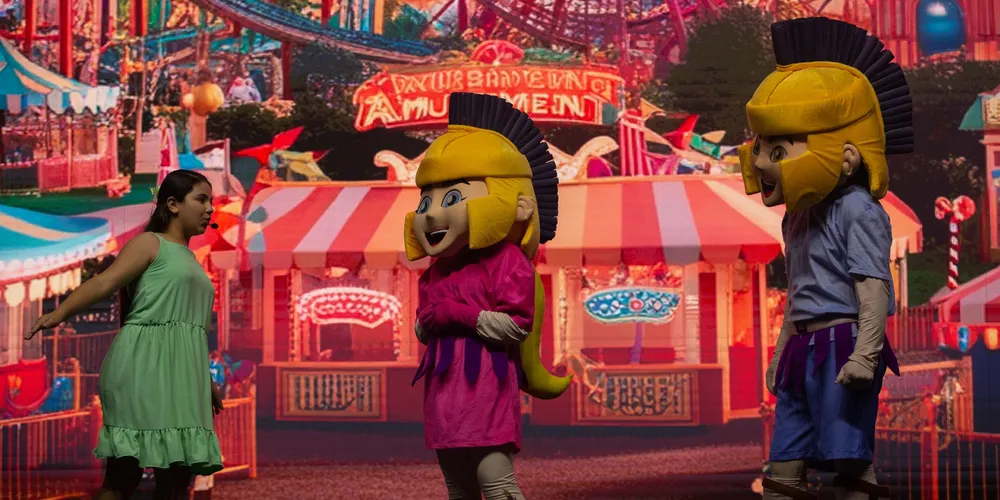 O espetáculo conta com a participação de mais de 200 pessoas, entre adultos e crianças, envolvidos em cenas, músicas e encenações que retratam o verdadeiro significado do Natal