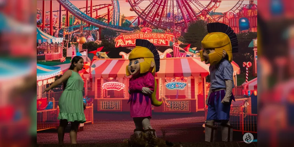 O espetáculo conta com a participação de mais de 200 pessoas, entre adultos e crianças, envolvidos em cenas, músicas e encenações que retratam o verdadeiro significado do Natal