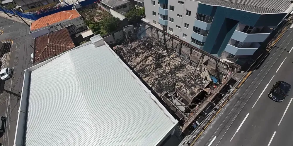 Imóvel ficou completamente destruído