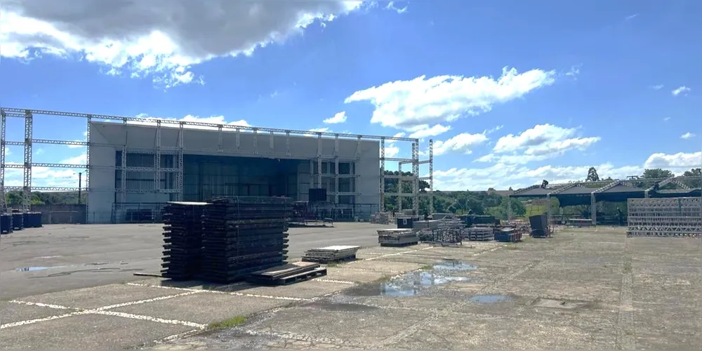 Palco da München sendo montado