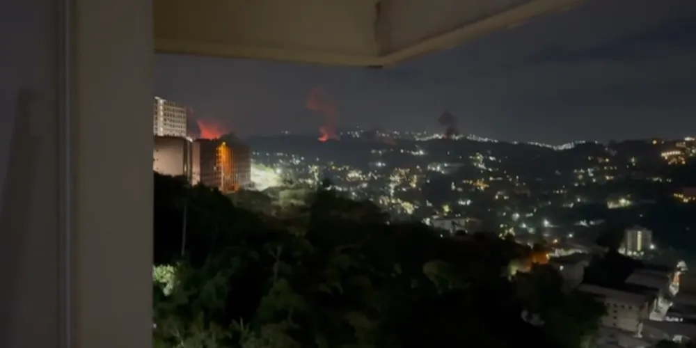 2 de 5

Explosões avistadas em Caracas, capital da Venezuela