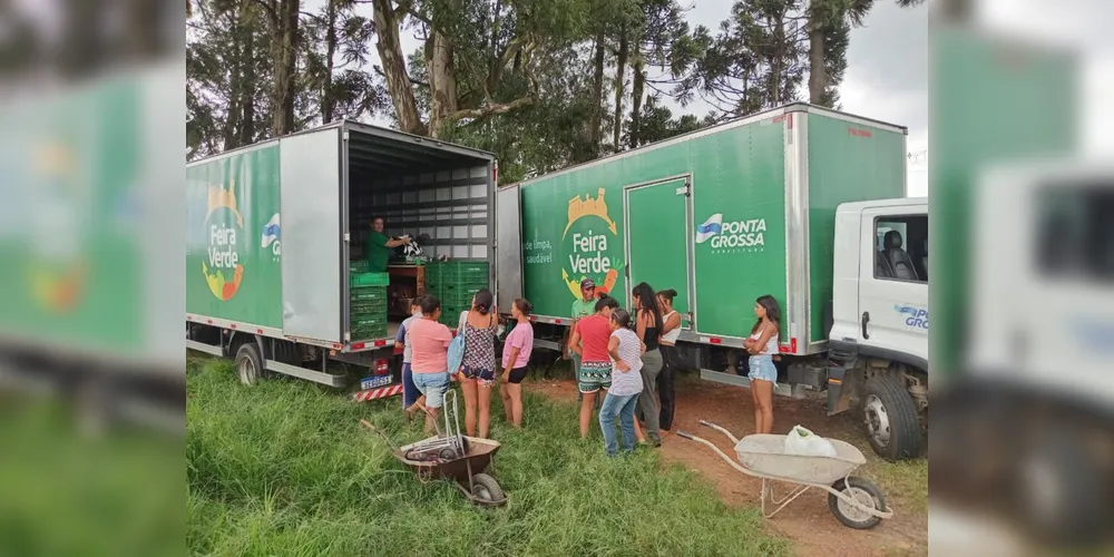 Três equipes vão percorrer os bairros para trocar recicláveis por frutas, verduras e legumes