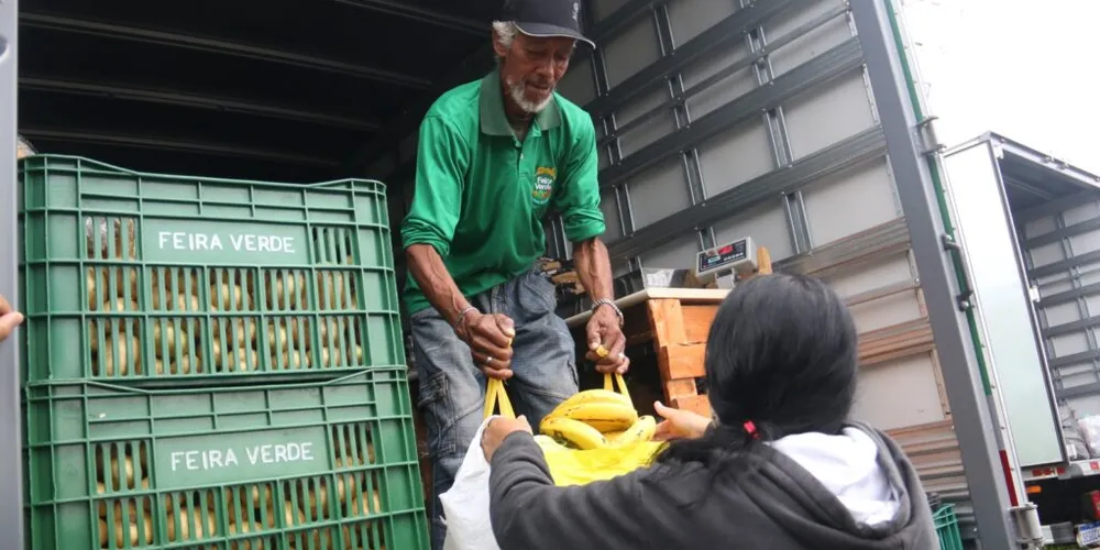 População pode trocar recicláveis por frutas e verduras no Feira Verde