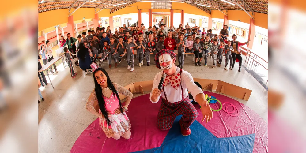 Desde o início de outubro, o projeto levou a magia do circo a centenas de pessoas