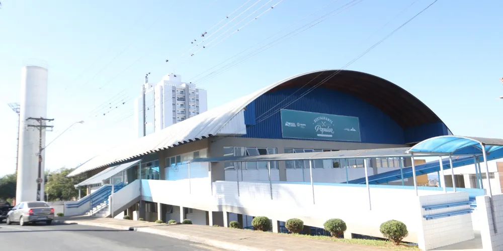 O local conta com capacidade para 300 pessoas sentadas ao mesmo tempo, podendo servir até 1.200 refeições diariamente no almoço