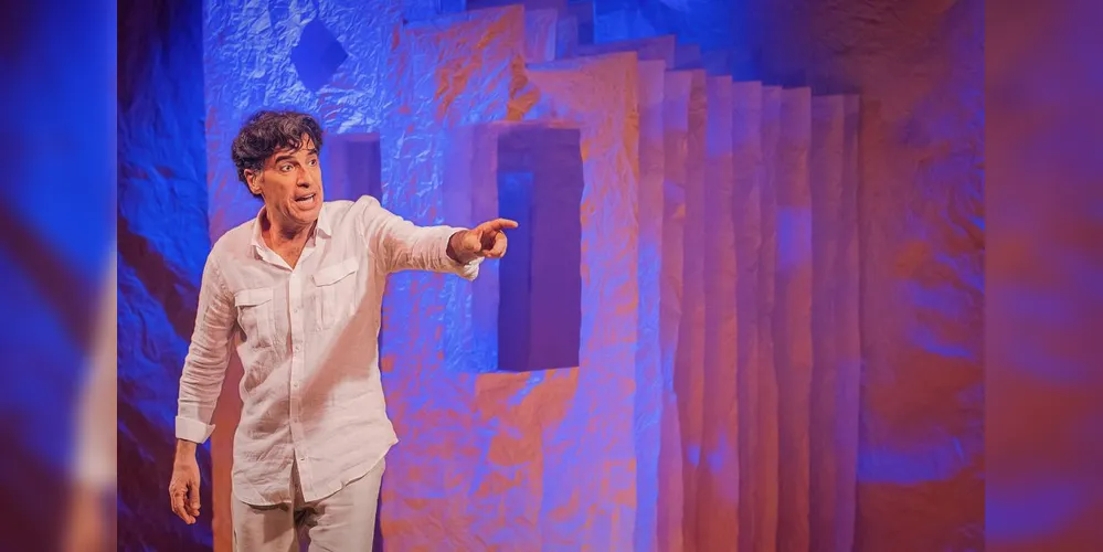 A peça Autobiografia Autorizada, de Juliana Betti e Rafael Ponzi, encerra a programação, em 13 de novembro