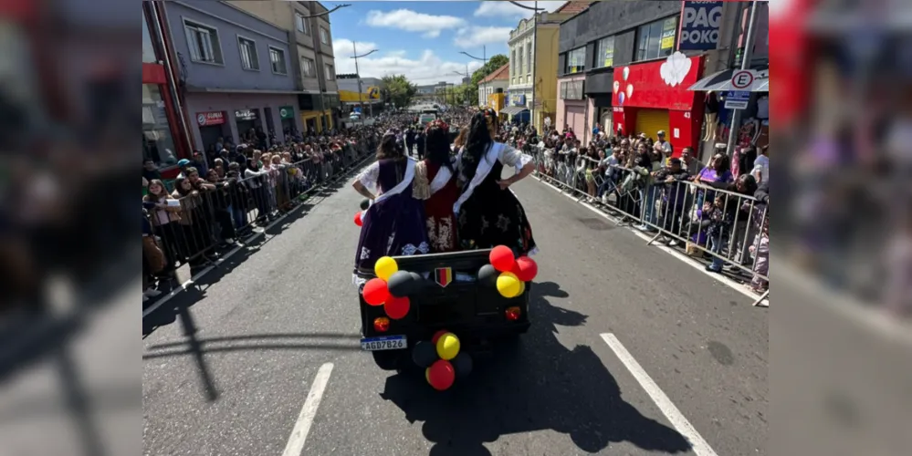 Desfile inicia às 17h