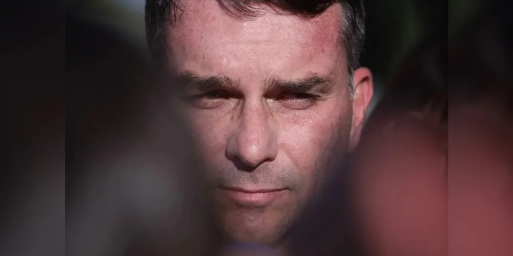 No convite, Flávio cita provérbios da Bíblia e afirma: “vem com a gente, vamos lutar"