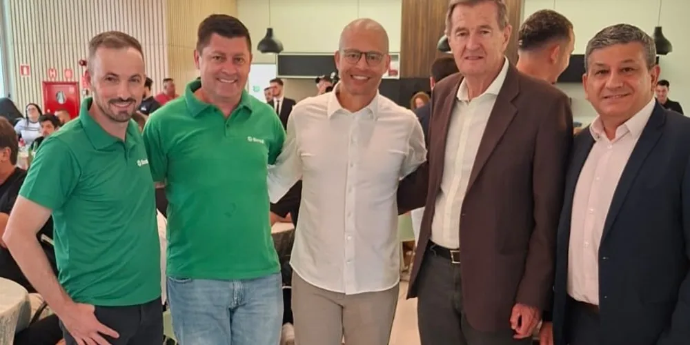 Representantes da Sicredi reunidos para foto