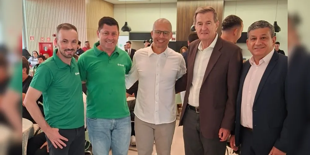 Representantes da Sicredi reunidos para foto