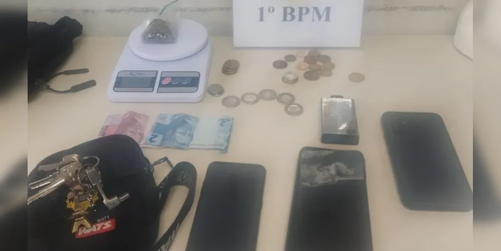 Ambos receberam voz de prisão, sendo encaminhados à Delegacia de Polícia Civil