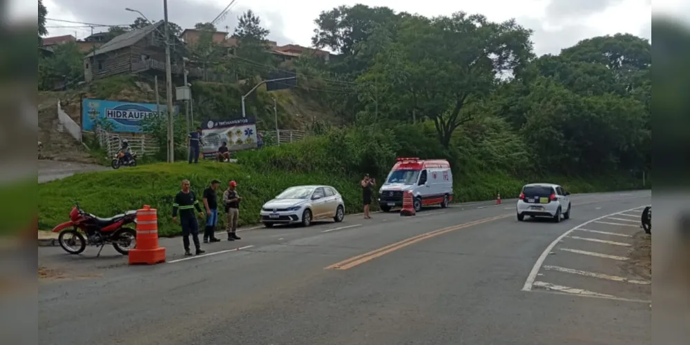 Motorista não se feriu e o motociclista foi encaminhado à unidade hospitalar