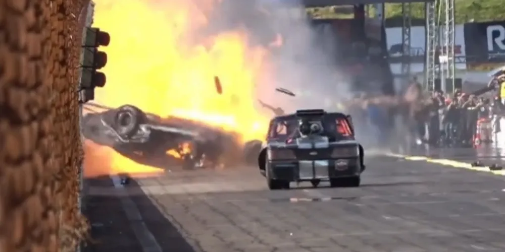 Piloto saiu andando do carro