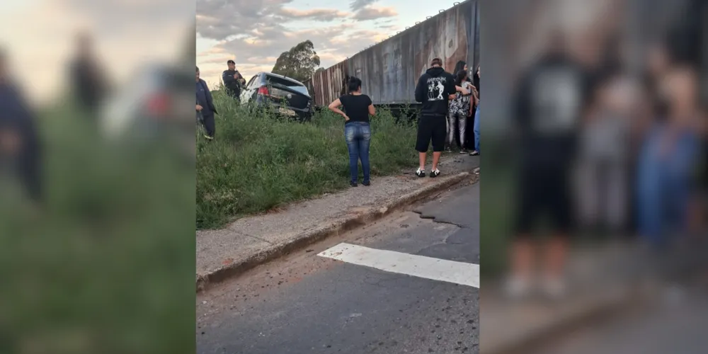 Populares acolheram o motorista após o acidente