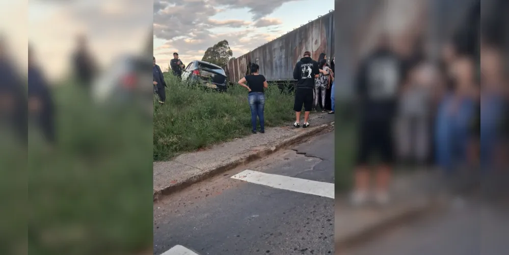 Populares acolheram o motorista após o acidente