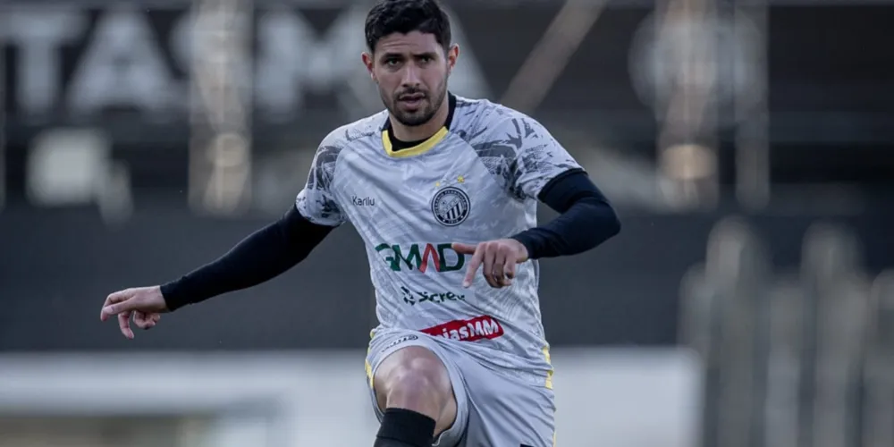 Thals Oleques em treino pelo Operário