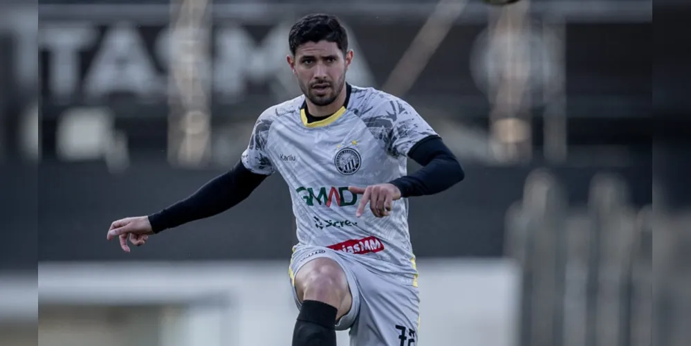 Thals Oleques em treino pelo Operário