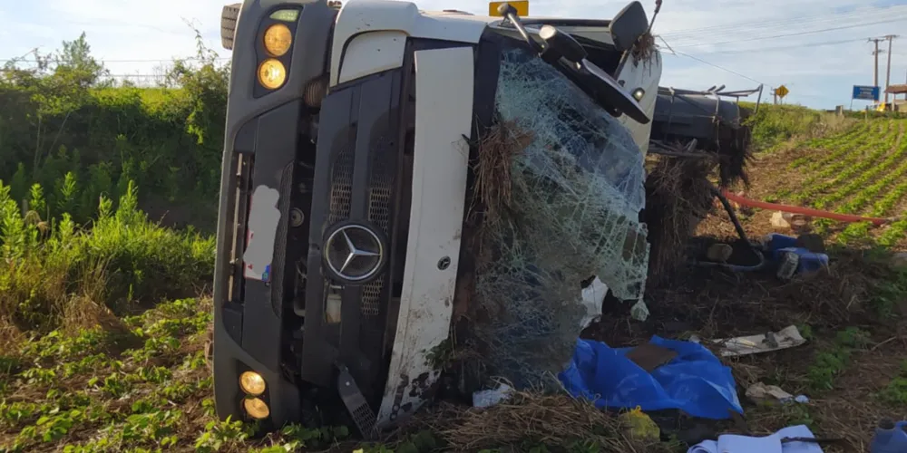 Acidente aconteceu por volta das 5h50