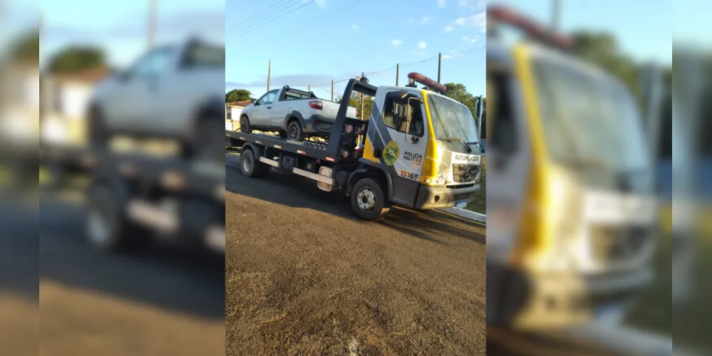 Polícia Militar foi chamada para resgatar o veículo