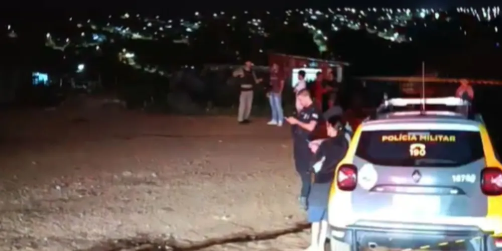 Agentes da PM isolaram a área do crime