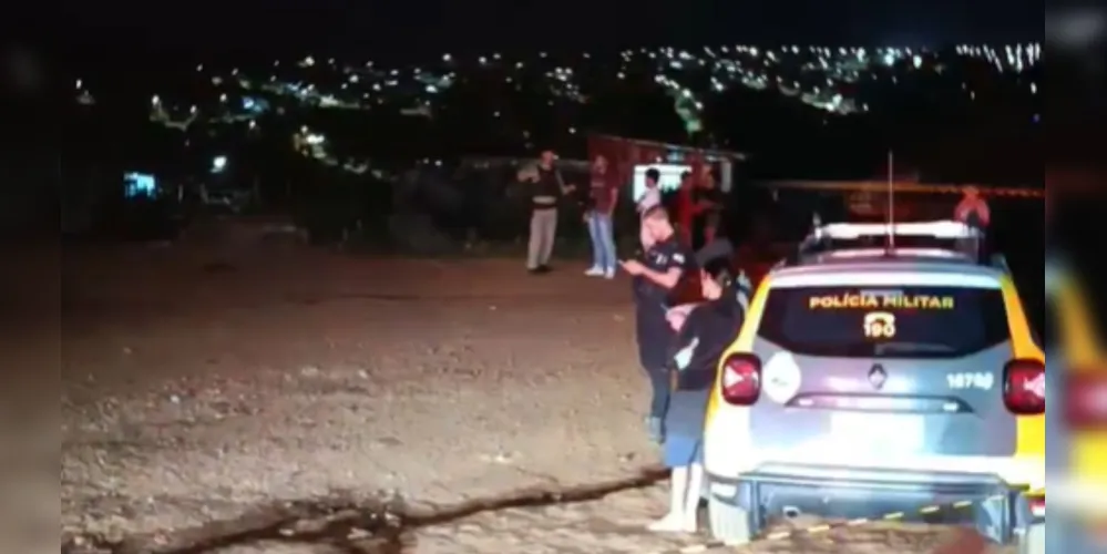 Agentes da PM isolaram a área do crime