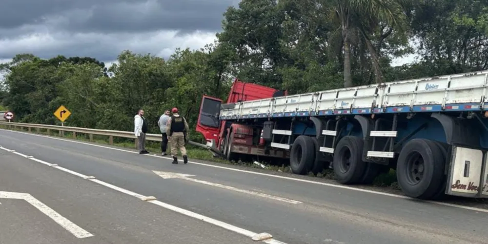 Veículo seguia em sentido decrescente quando o condutor perdeu o controle da direção