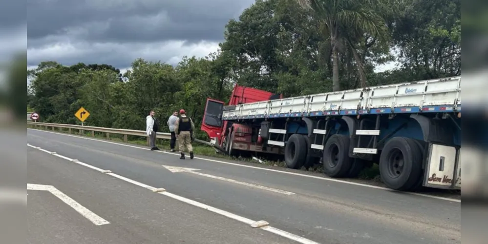 Veículo seguia em sentido decrescente quando o condutor perdeu o controle da direção