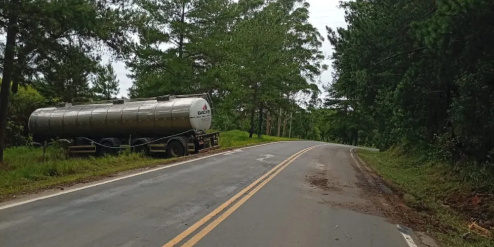 Sem pendências administrativas, os veículos foram liberados no local para o responsável